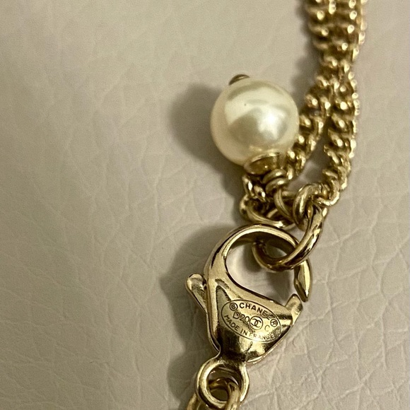 Authentic Chanel necklace, never been used - Picture 9 of 15